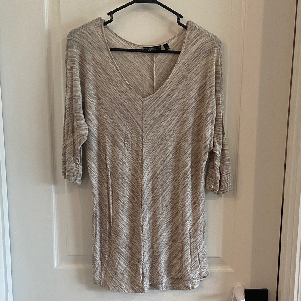 H&M Women's Long Sleeve V-Neck Top - Light Gray